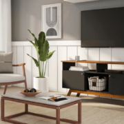 Sala com sofá e poltronas