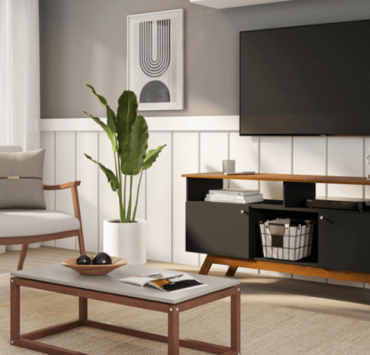 Sala com sofá e poltronas