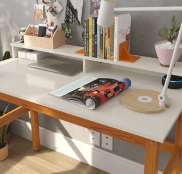 Escrivaninha Califórnia, da Minha Loja De Móveis. Estação de trabalho organizada.