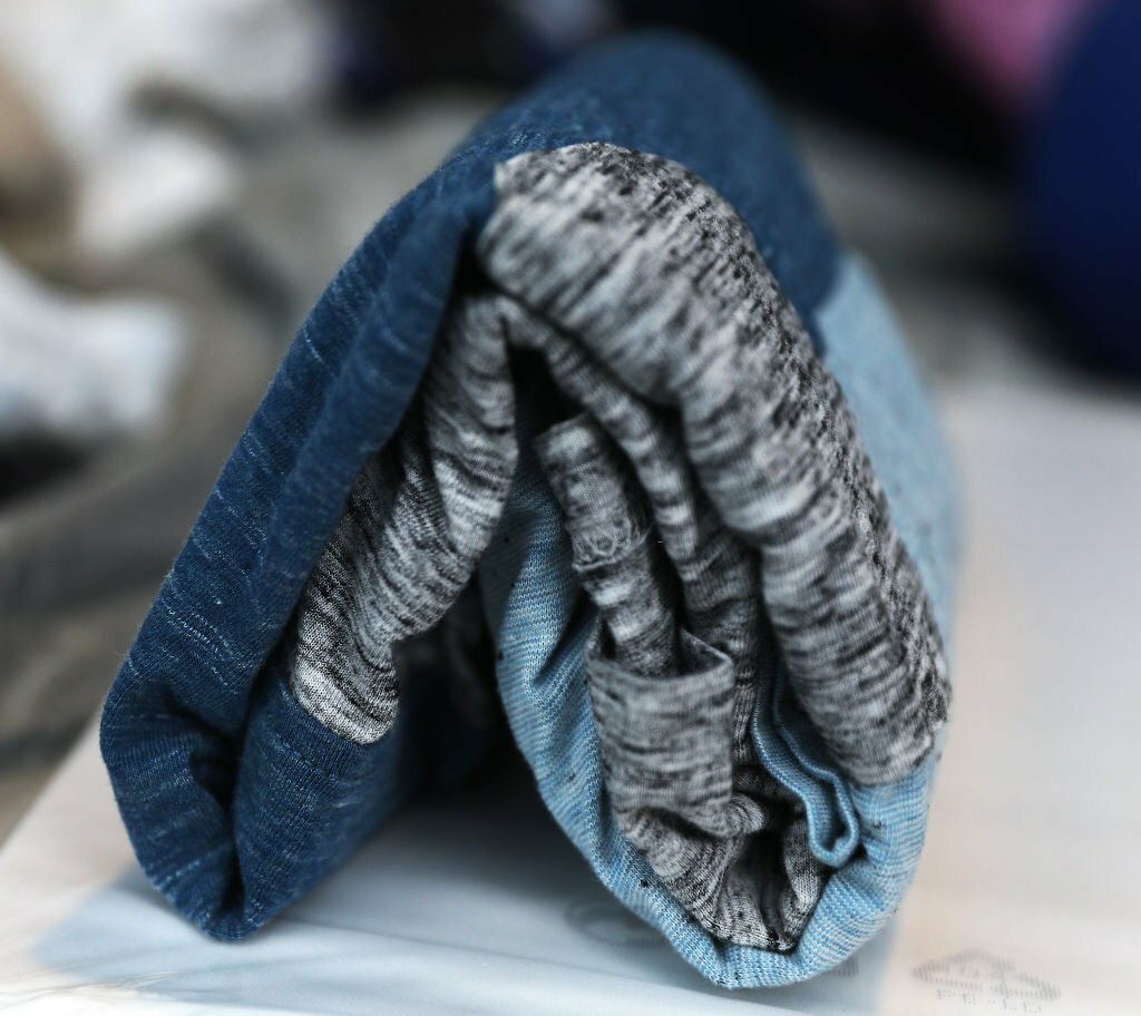 Peça de roupa dobrada de acordo com o Método KonMari
