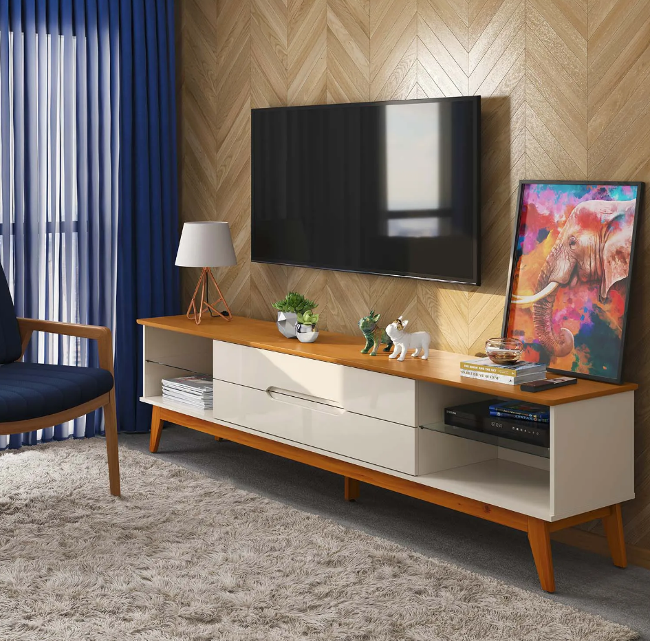 sala decorada com rack nas cores off-white e amêndoa.